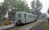 Triebwagen MBd1-133  mit  einem Personenwagen der Gattung Bxhpi in Nowy Dwr Gdaski (Tiegenhof) am 08. September 1992