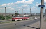 Magnitogorsk: ber die Ural-Brcke kommt diese Bahn am 16.06. 1995 aus Asien nach Europa.