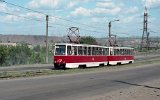 Magnitogorsk: ber die Ural-Brcke kommt diese Bahn am 16.06. 1995 aus Asien nach Europa.