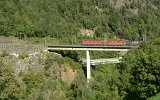 Die Intschireussbrcke sdlich von Amsteg berspannt das Tal in 74 m Hhe und ist damit die hchste Brcke der SBB. (27.08.2016)