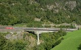 Die Intschireussbrcke sdlich von Amsteg berspannt das Tal in 74 m Hhe und ist damit die hchste Brcke der SBB. (27.08.2016)