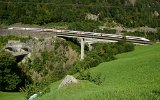 Die Intschireussbrcke sdlich von Amsteg berspannt das Tal in 74 m Hhe und ist damit die hchste Brcke der SBB. (27.08.2016)