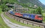 Die bekannte Kurve vor dem Wattinger Tunnel mit dem bekannten OP Kirche Wassen am 10.06.2016