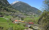 Der tgliche Postzug an der Kurve vor dem Wattinger Tunnel am 06.05.2016