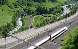 Blick auf die mittlere Ebene am Bahnhof Wassen und die Kurve vor dem Wattinger Tunnel am 10.06.2016