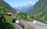 Die mittlere Entschigtal-Galerie am Bahnhof Wassen am 10.06.2016